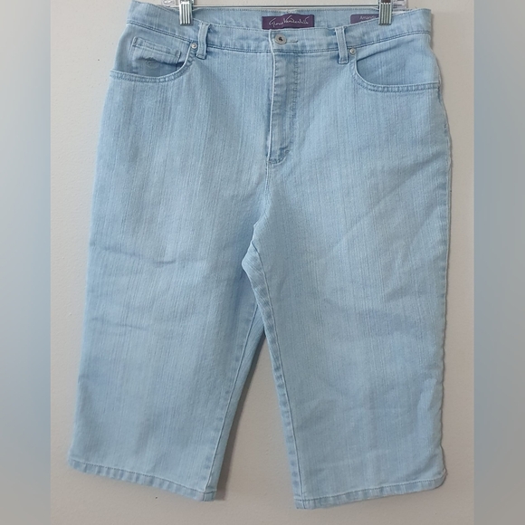 Gloria Vanderbilt Women's Amanda skimmer Capri Jeans. - Picture 1 of 6